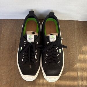 Cariuma OCA Black Canvas Sneakers Unisex Men's 11.5/ Women's 13